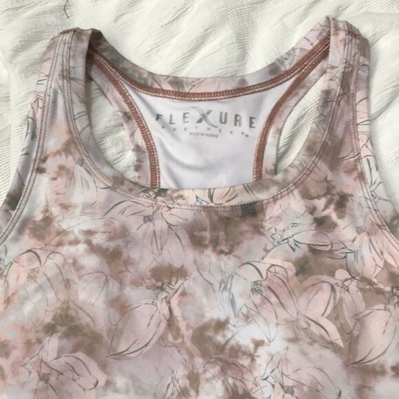 NWT- Flexure - L - Picture 3 of 6